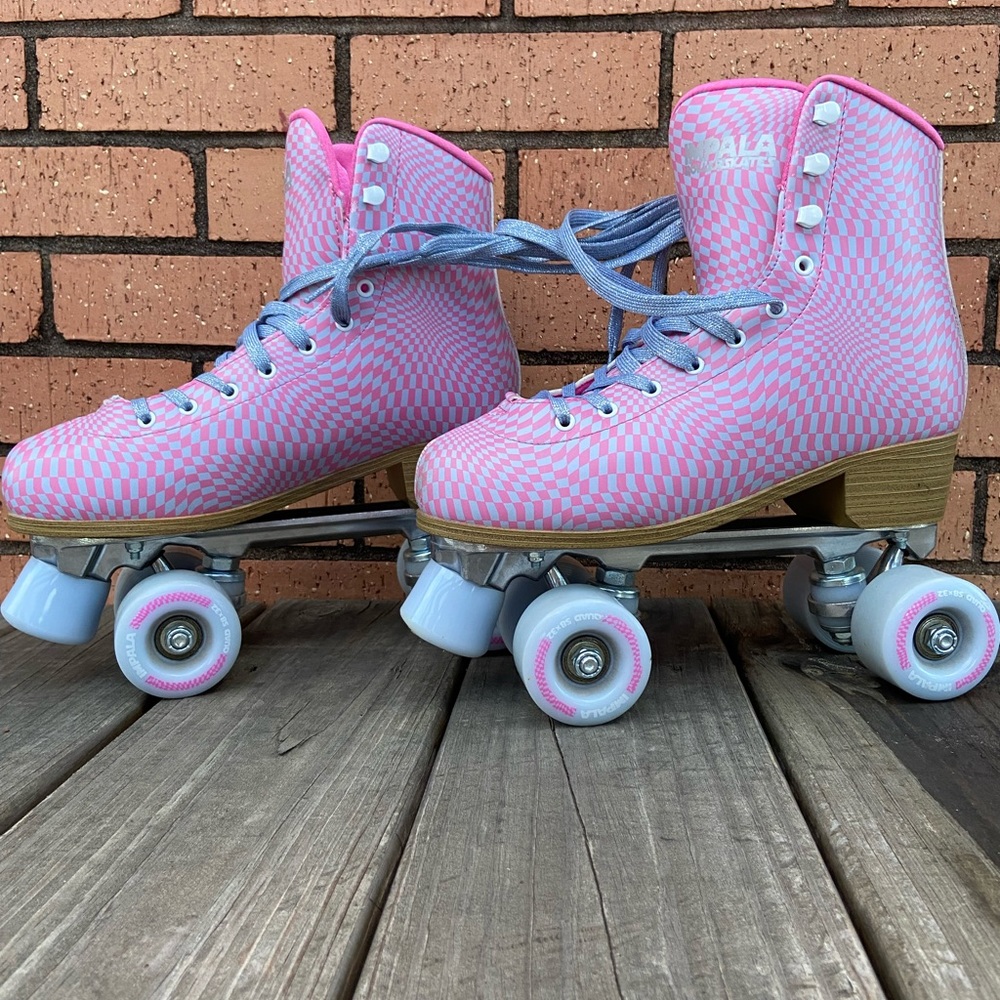 Impala wavy check roller skates in size 9